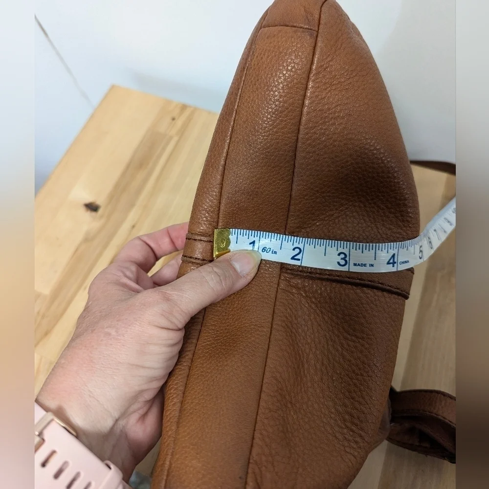 Fossil Brown Leather Crossbody Zipper Close Pockets Adjustable Strap Brass